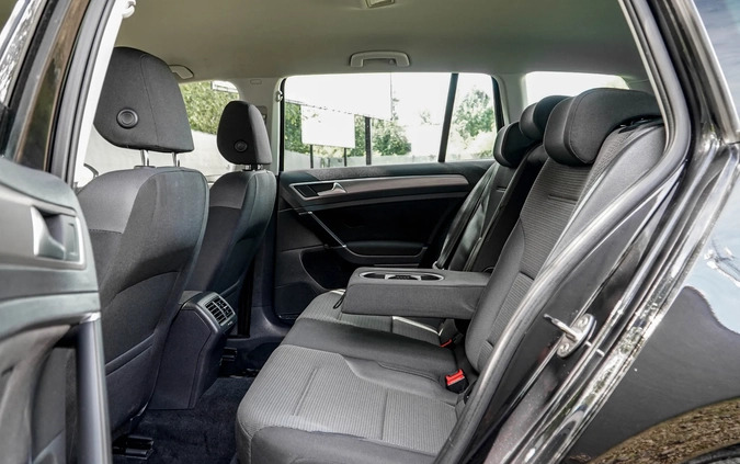 Volkswagen Golf cena 34900 przebieg: 212000, rok produkcji 2016 z Błonie małe 667
